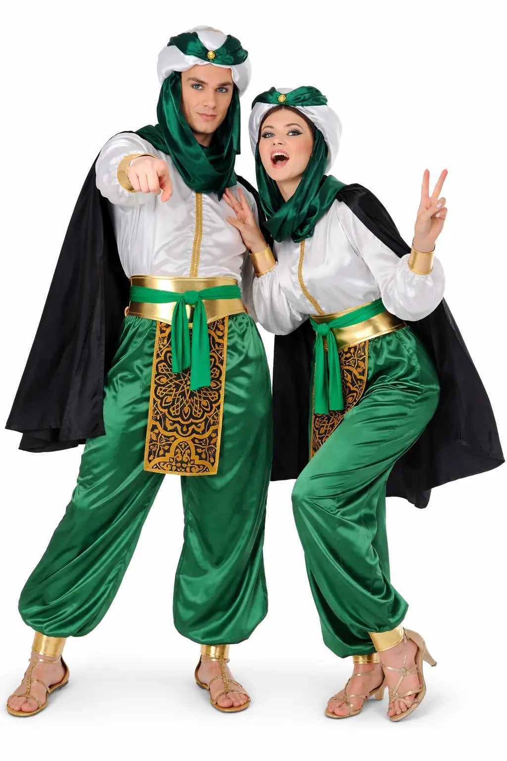 Pareja disfrazada de beduinos con trajes tradicionales del desierto en Carnaval