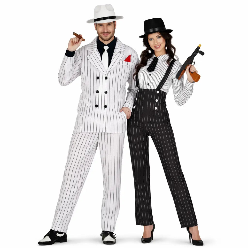 Pareja disfrazada de gánster blanco con trajes elegantes coordinados estilo años 20