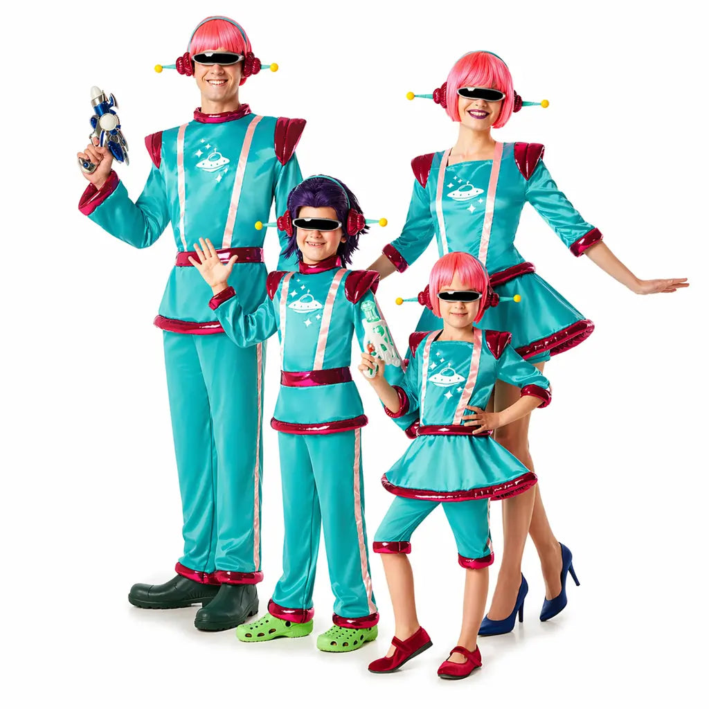 Grupo de amigos disfrazados de marcianos y extraterrestres en Carnaval con looks coloridos y divertidos