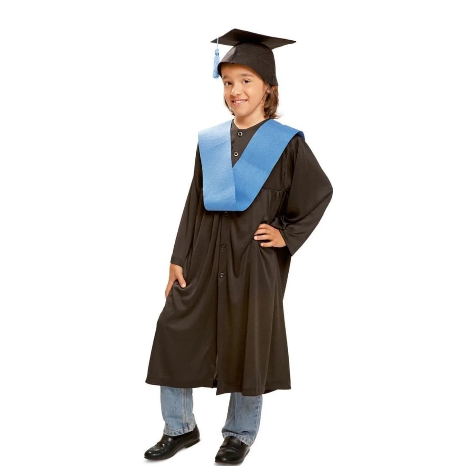 Niño con disfraz de graduado estudiante infantil con túnica negra y gorro académico