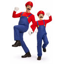 grupo de adultos y niños disfrazados de Mario coordinados para Carnaval o fiesta temática