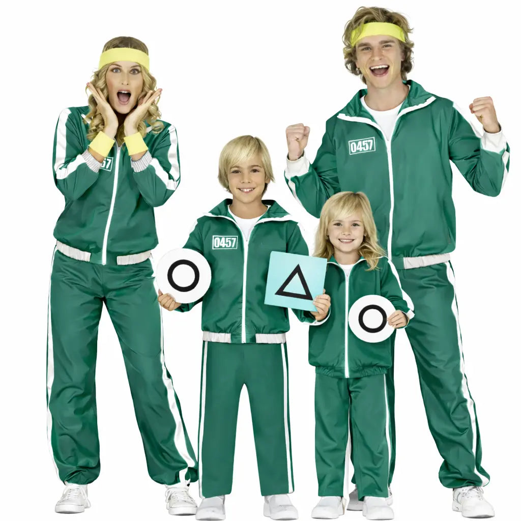 Grupo de amigos disfrazados de personajes Gymnast the Gamer en Carnaval con estilo divertido y coordinado