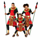 Grupo de personas con disfraces Masai tribales coloridos para Carnaval