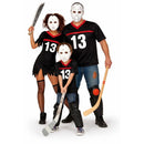Grupo de amigos disfrazados de jugadores de hockey zombies estilo terror en Halloween