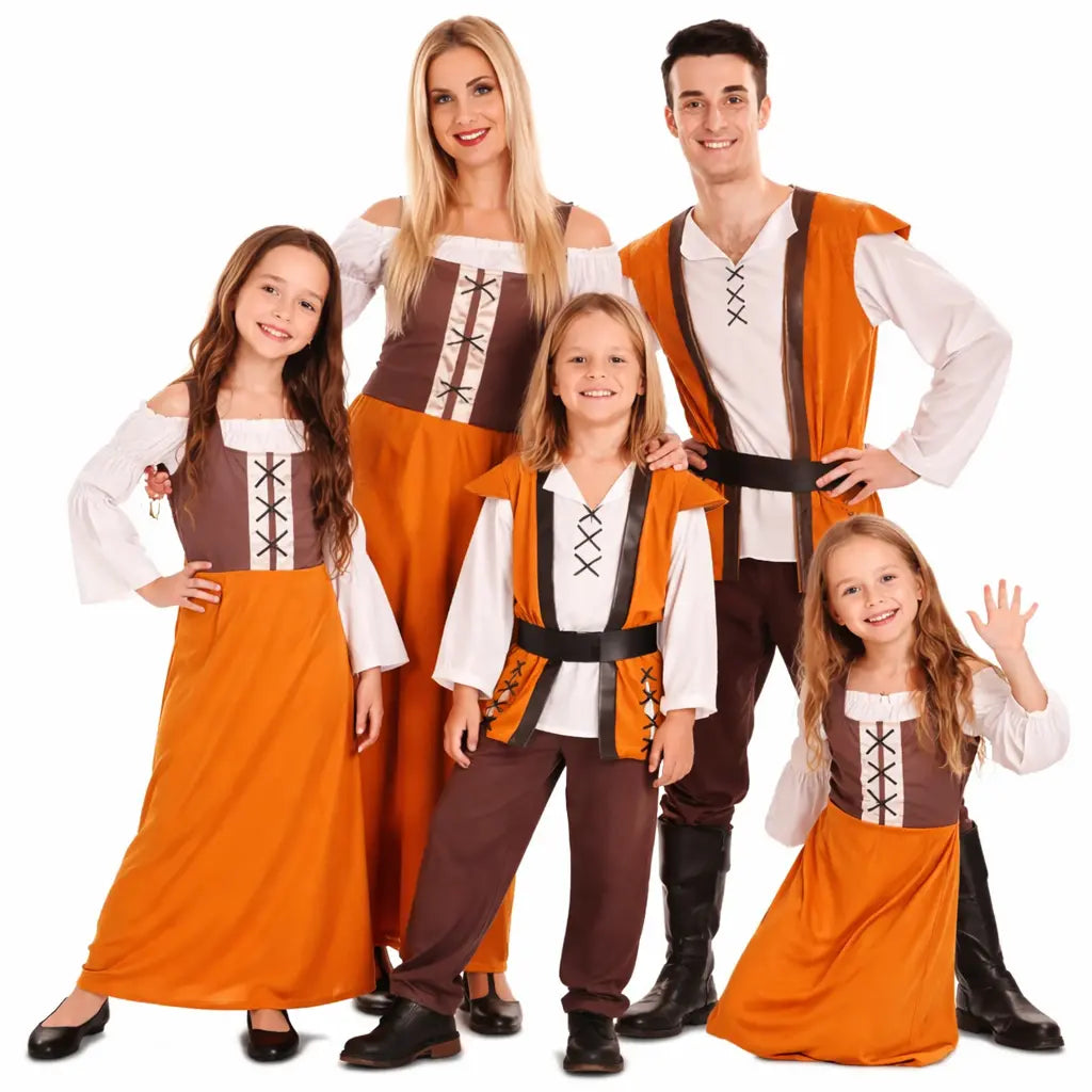 Grupo disfrazado de mesoneros medievales con tonos marrones en feria medieval o Carnaval