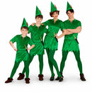 grupo de adultos disfrazados de personajes de Peter Pan coordinados en fiesta temática o Carnaval