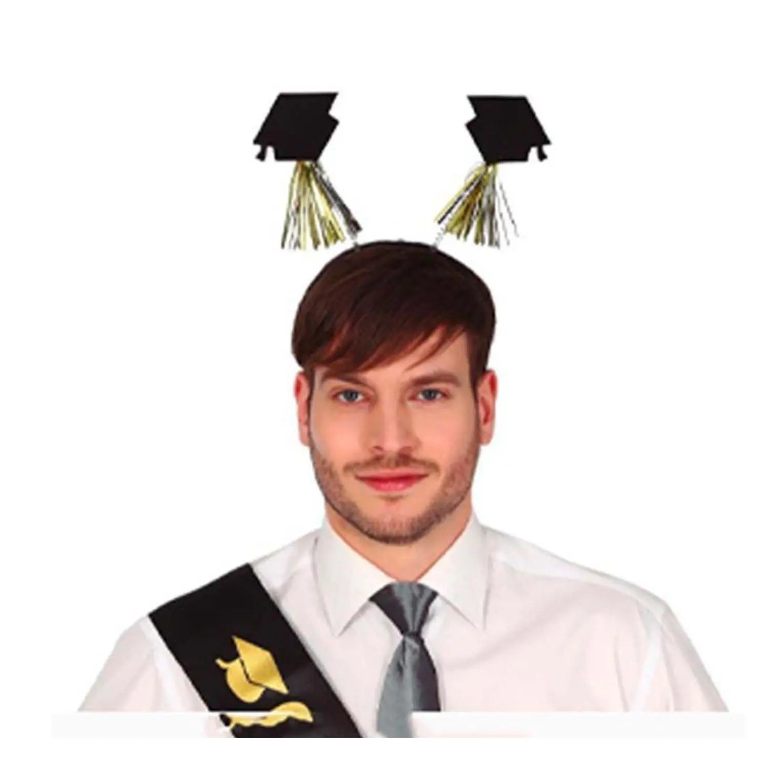 diadema con gorros de graduado y borlas doradas complemento para look de graduación o fiesta temática