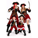 Grupo con disfraces de piratas elegantes para Carnaval y fiestas temáticas