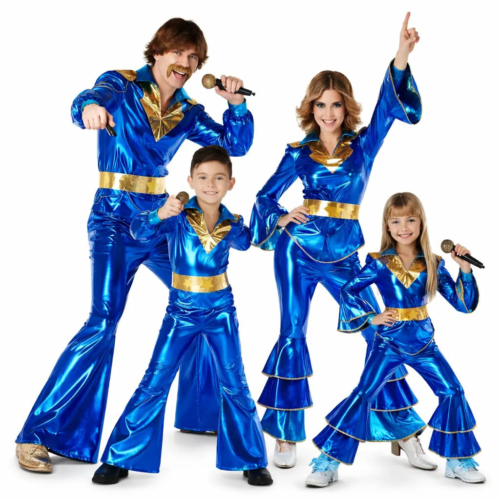 Grupo de amigos con disfraces disco azul bailando en una fiesta retro de Carnaval
