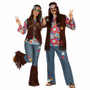 Pareja disfrazada de hippies años 60 con estilo flower power en Carnaval