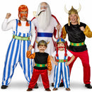 Grupo de amigos disfrazados de Astérix y Obélix con temática de dibujos animados en Carnaval