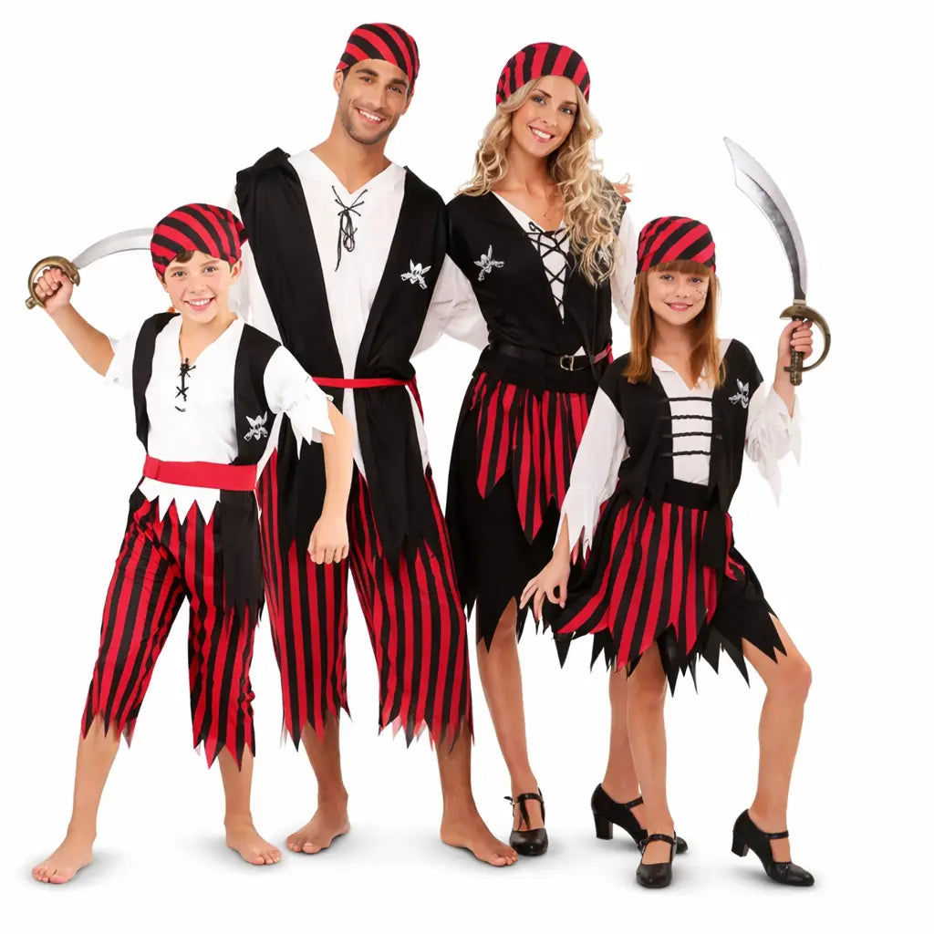 Grupo de amigos disfrazados de piratas a rayas coordinados en Carnaval con estilo divertido y uniforme