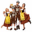 Grupo familiar disfrazado de tiroleses y bávaros con conjunto coordinado de hombre mujer niño y niña en fiesta Oktoberfest