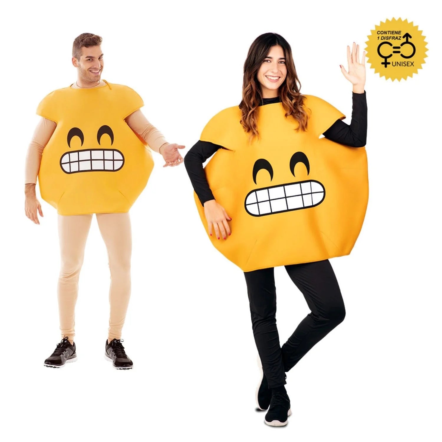 Hombre y mujer con disfraz de emoticono sonriente amarillo inspirado en emoji divertido