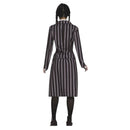 Mujer con disfraz Miércoles Addams estudiante adulto oscuro