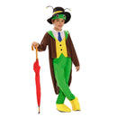 Niño con disfraz inspirado en Pepito Grillo con sombrero y traje verde y marrón