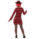 Mujer con disfraz Krueger en fiesta de terror
