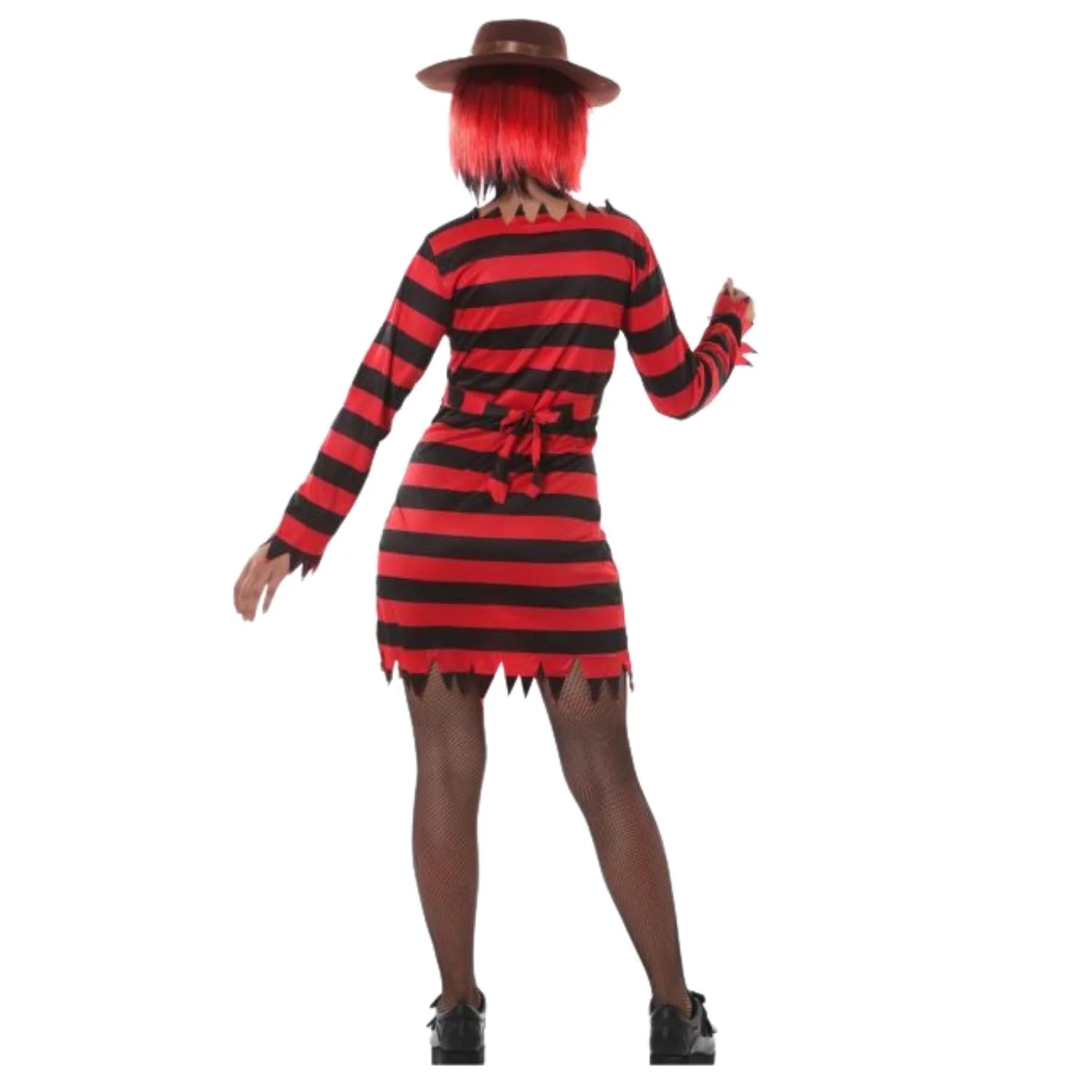 Mujer con disfraz Krueger en fiesta de terror